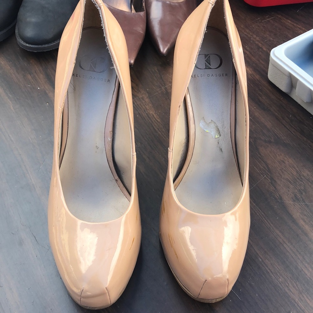 Kelsi Dagger Pumps